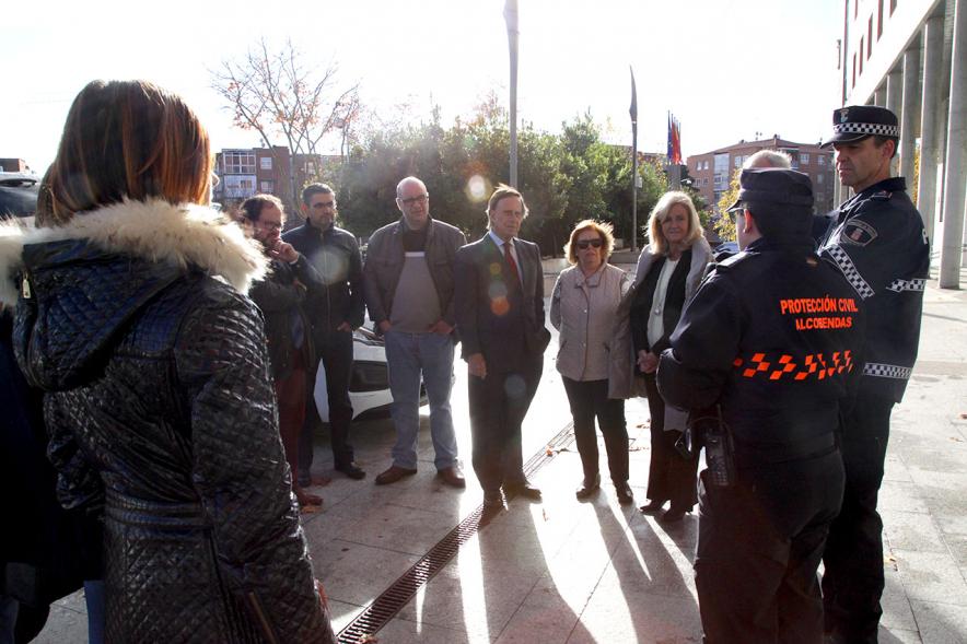 Presentación de los Nuevos Desfibriladores en la Plaza Mayor -Charla de protección civil a los asistentes.