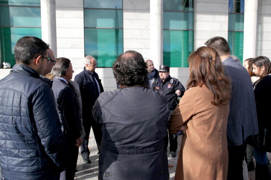 Presentación de los Nuevos Desfibriladores en la Plaza Mayor - Imagen posterior de los asistentes.