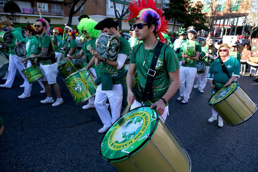 Desfile de Carnaval 2019 - Imagen de un momento de la actuación del grupo de samba y batucada que participa en el desfile.