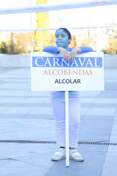 Desfile de Carnaval 2019 - Imagen de uno de los participantes en el desfile de carnaval de la ASOCIACIÓN ALCOLAR disfrazado de pitufo.