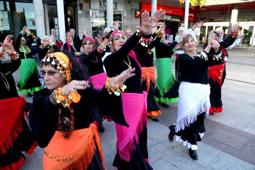Desfile de Carnaval 2019 - Imagen de uno de los grupos participantes en el desfile de carnaval disfrazados de zíngaras.