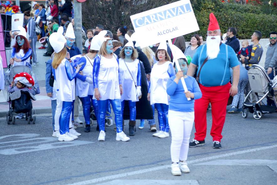 Desfile de Carnaval 2019 - Imagen de uno de los grupos participantes en el desfile de carnaval la ASOCIACIÓN ALCOLAR disfrazados de pitufos.