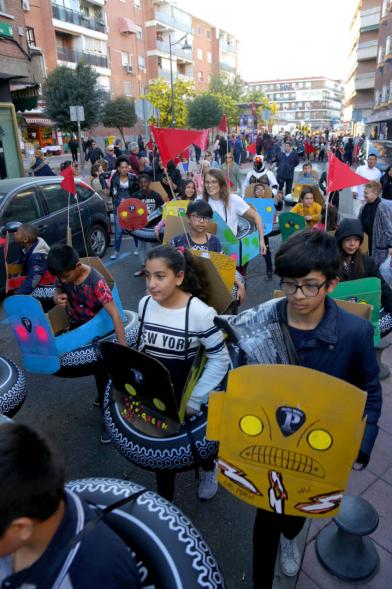 Desfile de Carnaval 2019 - Imagen de personas que participan en el desfile.