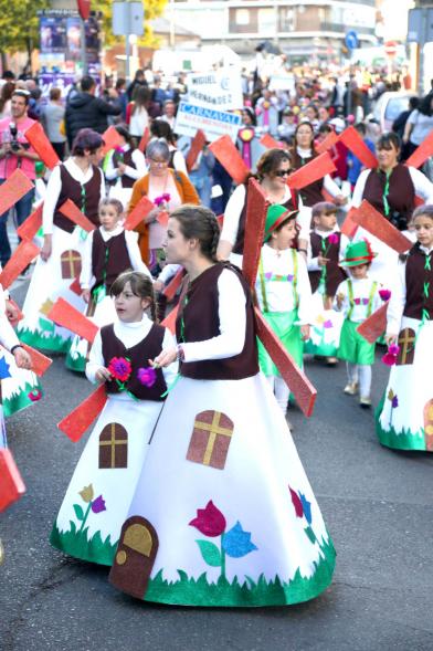 Desfile de Carnaval 2019 - Imagen de personas que participan en el desfile.