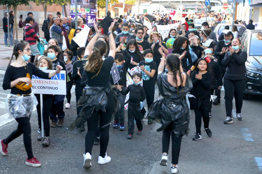 Desfile de Carnaval 2019 - Imagen de un momento del desfile donde estamos viendo al grupo del COLECTIVO CONTINUO.
