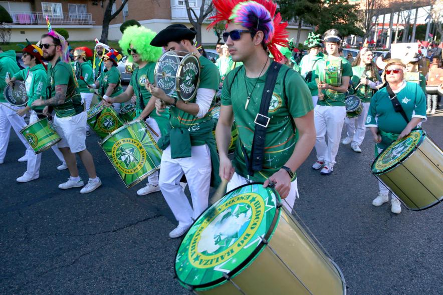 Desfile de Carnaval 2019 - Imagen de un momento de la actuación del grupo de samba y batucada que participa en el desfile.