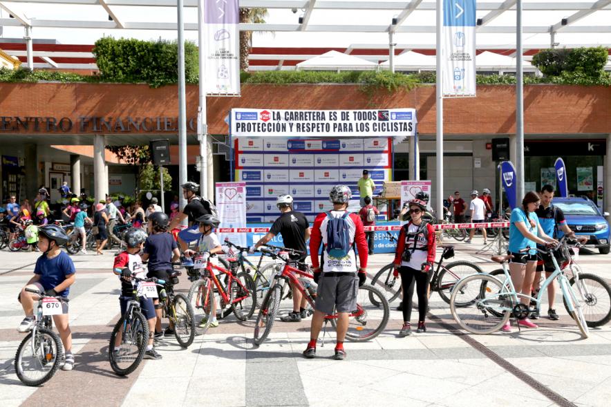 Día de la Bicicleta - Ciclistas antes de la carrera.