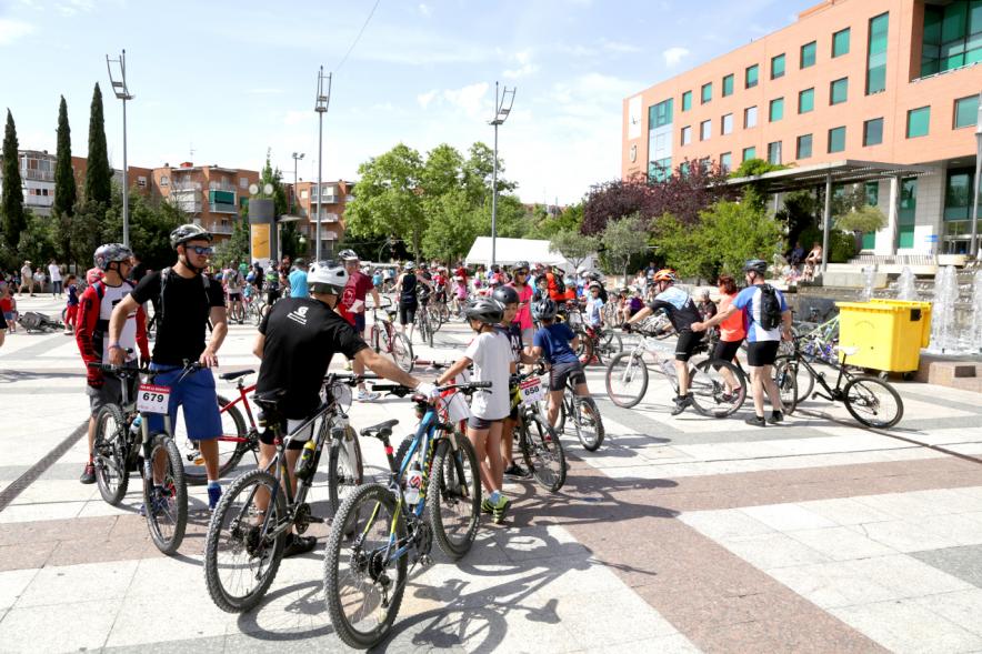 Día de la Bicicleta -  Los participantes antes de la carrera.
