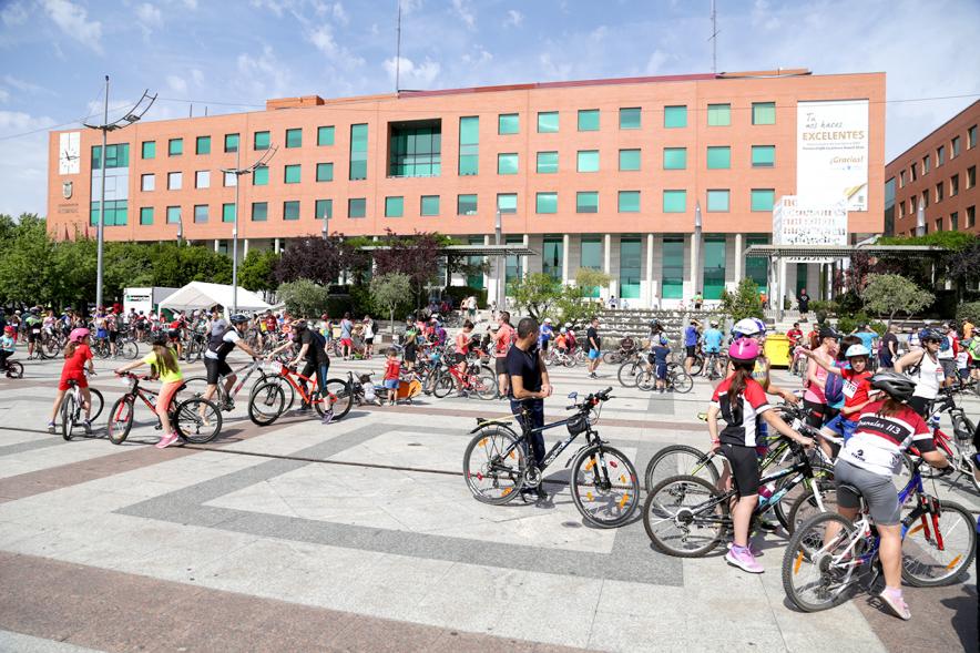 Día de la Bicicleta - Los participantes antes de la carrera.