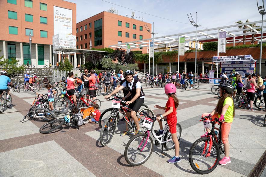 Día de la Bicicleta - Los participantes preparándose.