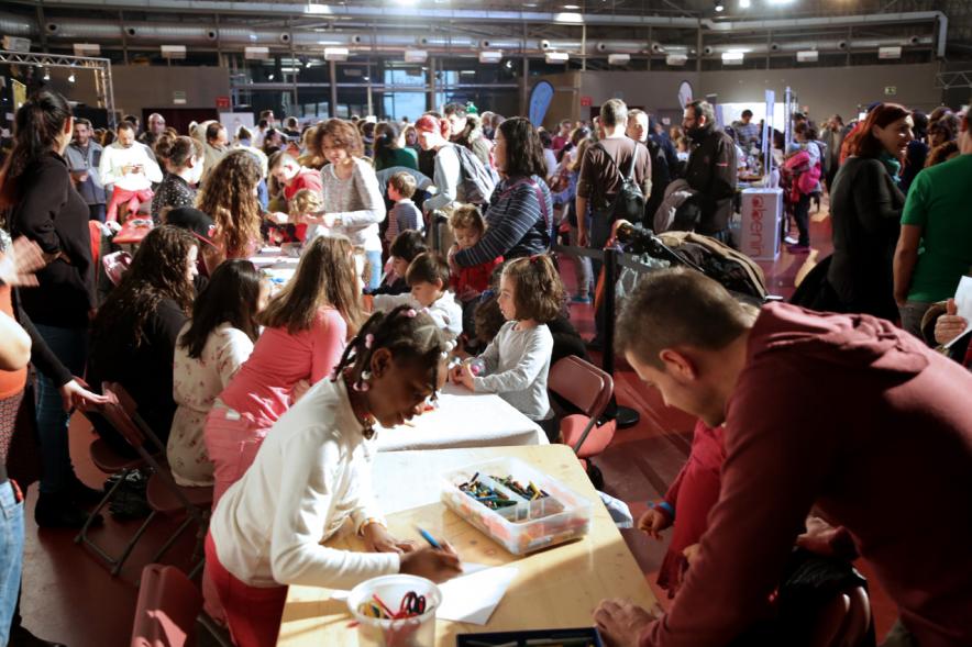 Día de la Infancia 2016 en La Esfera - Imagen de grupo de niños participando en los actos.