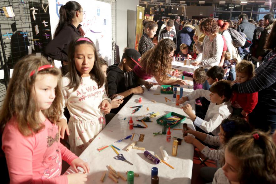 Día de la Infancia 2016 en La Esfera - Imagen de grupo de niños participando en los actos.