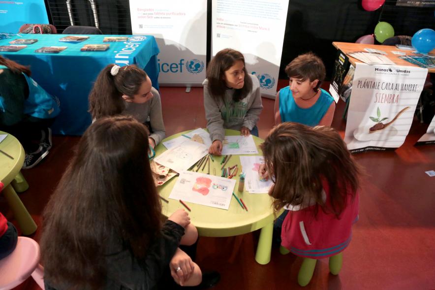 Día de la Infancia 2016 en La Esfera - Imagen de grupo de niños participando en los actos.