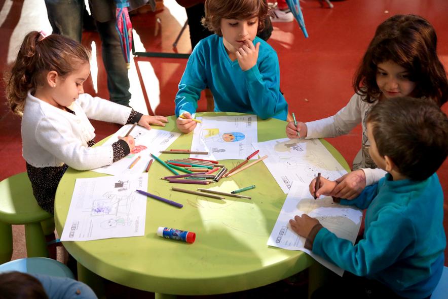 Día de la Infancia 2016 en La Esfera - Imagen de grupo de niños participando en los actos.