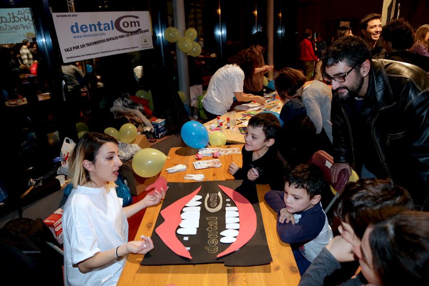 Día de la Infancia 2016 en La Esfera - Imagen de jóvenes participando en juegos de mesa.