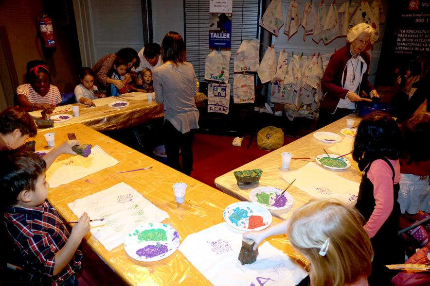 Día de la Infancia 2016 en La Esfera - Imagen de niños participando en diversas actividades.