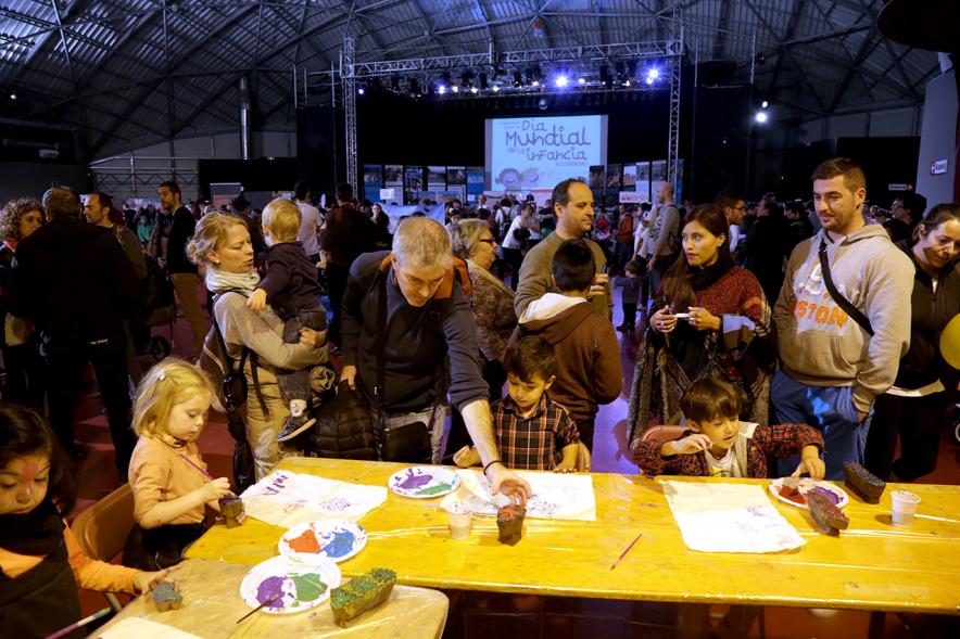 Día de la Infancia 2016 en La Esfera - Imagen de niños participando en diversas actividades.