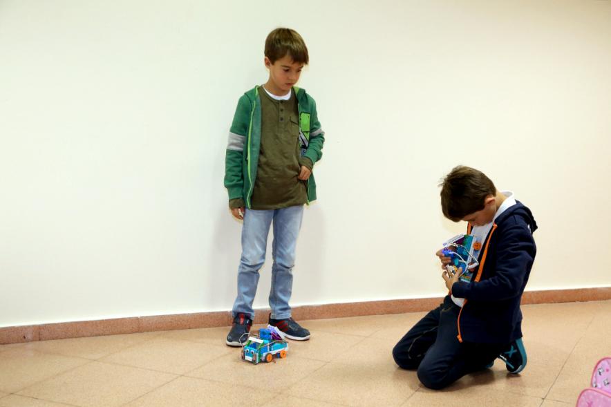Día de la Infancia 2016 en La Esfera - Imagen de niños participando en diversas actividades.