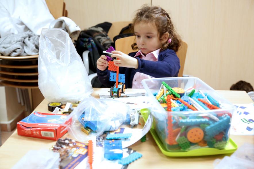 Día de la Infancia 2016 en La Esfera - Imagen de niños participando en diversas actividades.