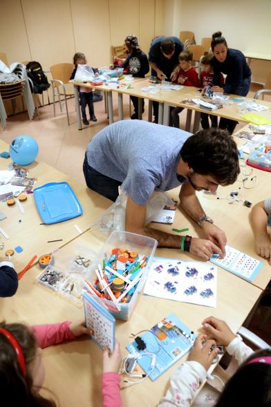 Día de la Infancia 2016 en La Esfera - Imagen de niños participando en diversas actividades.