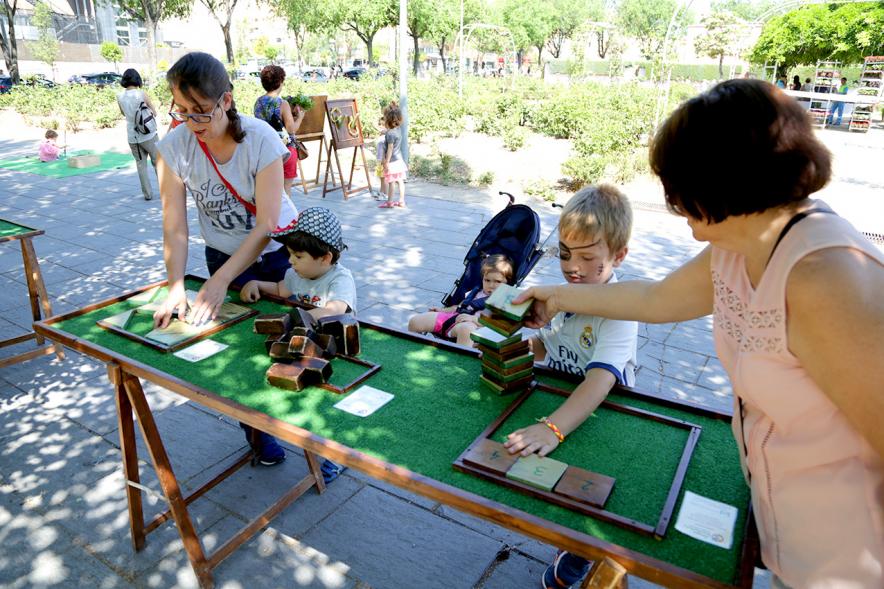 Día del Medio Ambiente y Actividades de Mayores en el Arroyo de la Vega - Imagen de niños realizando una actividad.