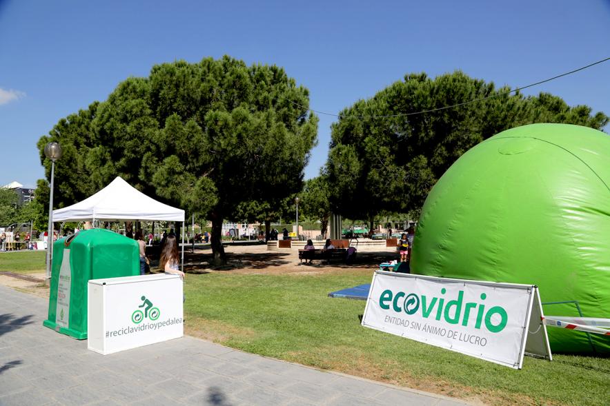 Día del Medio Ambiente y Actividades de Mayores en el Arroyo de la Vega - Imagen del stand de Ecovidrio.