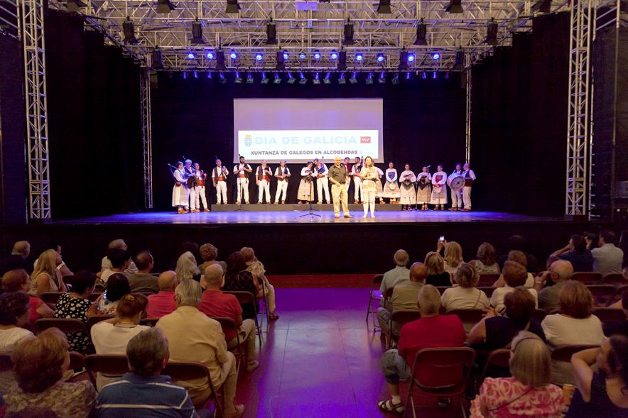 Celebración del Día de Galicia 2017 - Imagen del público y el escenario.