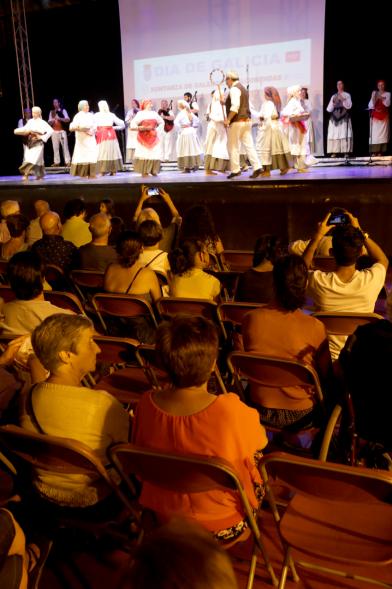 Día de Galicia 2016 -  Vista del escenario y de los asistentes.