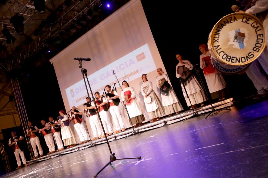 Día de Galicia 2016 -  Todos los músicos en el escenario.