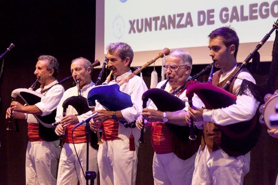 Celebración del Día de Galicia 2017 - Actuación de los gaiteros.