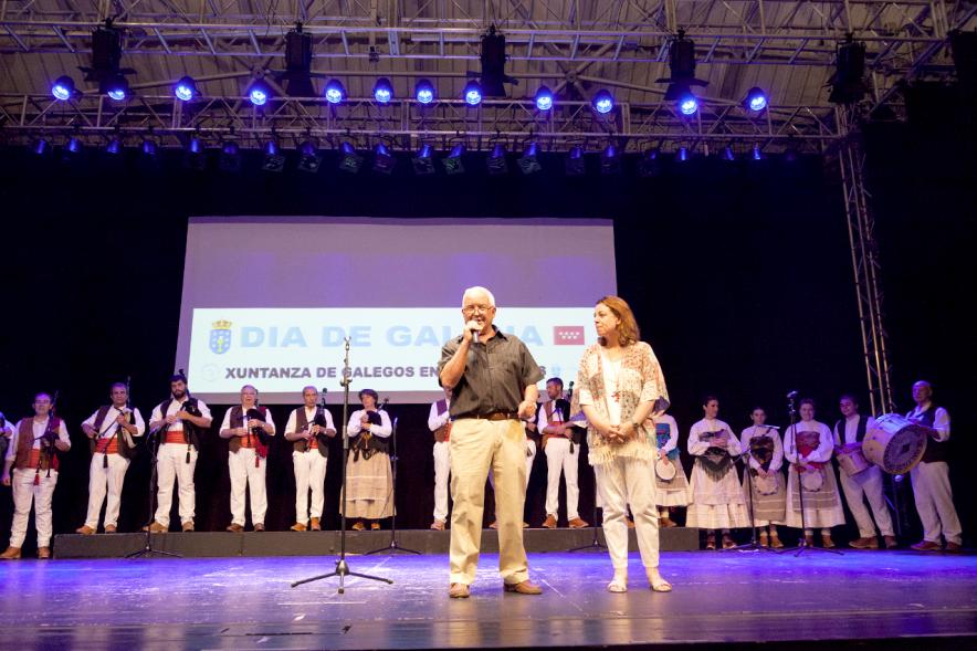 Celebración del Día de Galicia 2017 - Presentadores del acto.