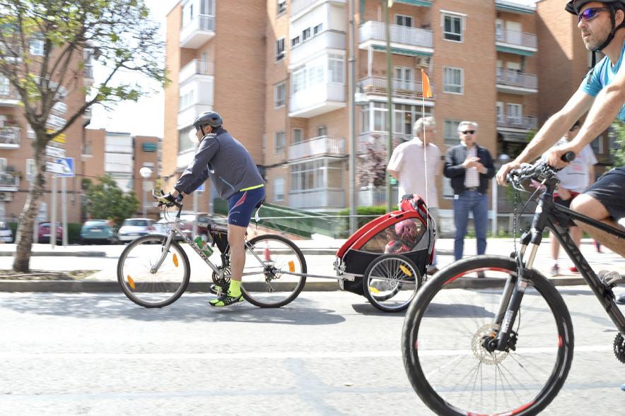 Participantes en bici durante el evento