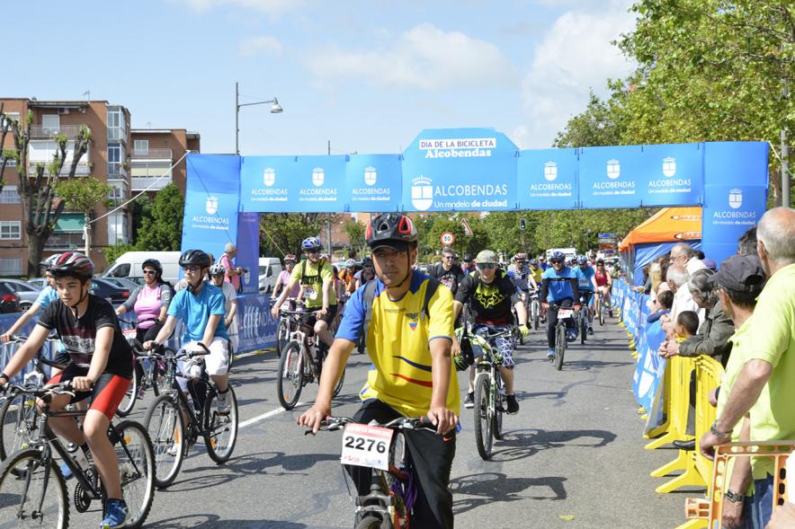 Pancarta de salida con participantes