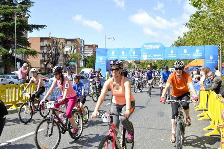 Pancarta de salida con participantes