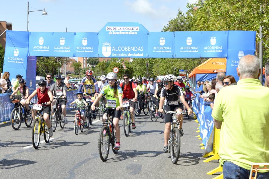 Pancarta de salida con participantes