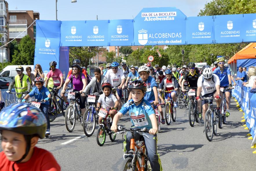 Pancarta de salida con participantes