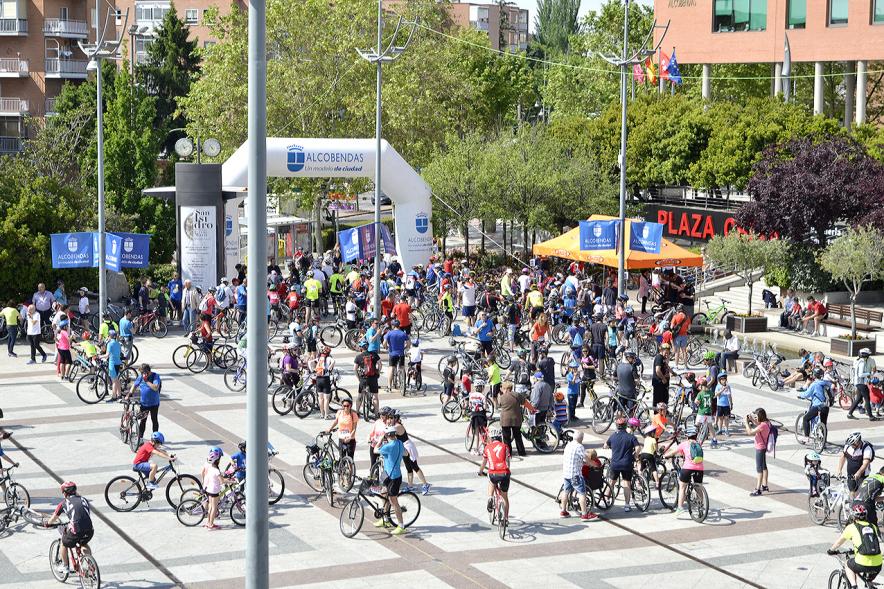 Plaza Mayor de Alcobendas llena de participantes