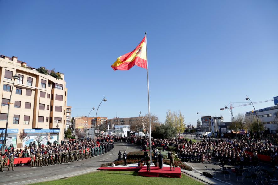 Detalle vista amplia de la bandera nacional ondeando