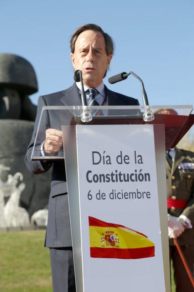 Plano medio de alcalde García de Vinuesa durante el discurso