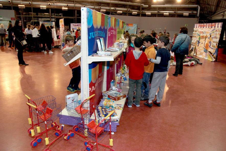 Día del Consumidor en La Esfera - Imagen de los niños en las actividades infantiles.   