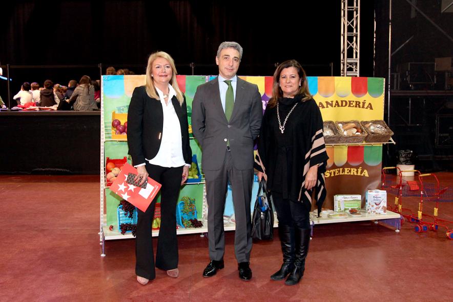 Día del Consumidor en La Esfera - Posado de los responsables del ayuntamiento.