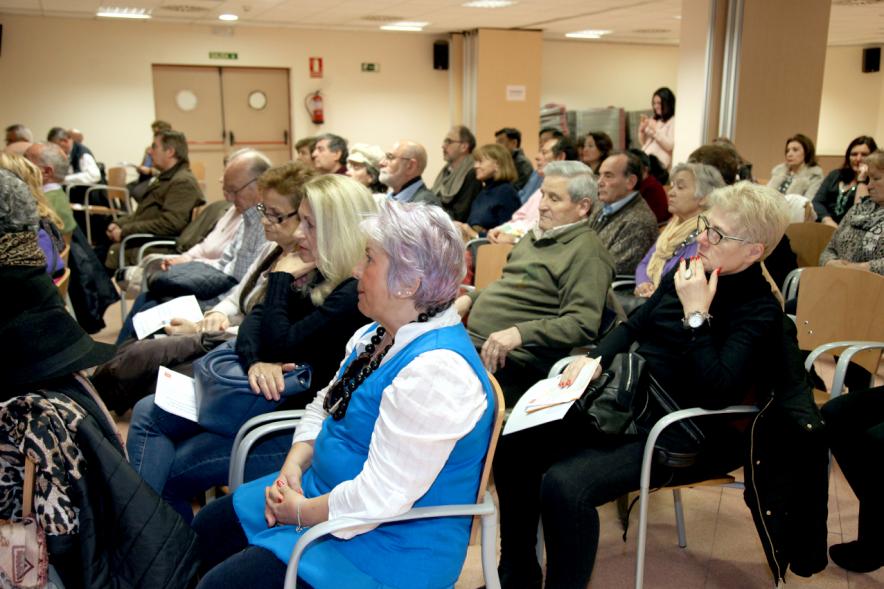 Día del Consumidor en La Esfera - Imagen lateral de los asistentes a una conferencia.