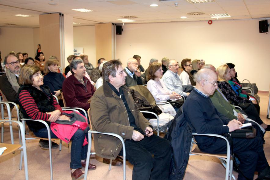 Día del Consumidor en La Esfera - Imagen lateral de los asistentes a la conferencia.