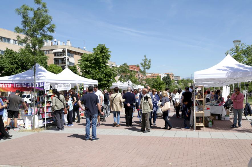 Día del Libro en el Paseo de Valdelasfuentes - Panorámica de la jornada.
