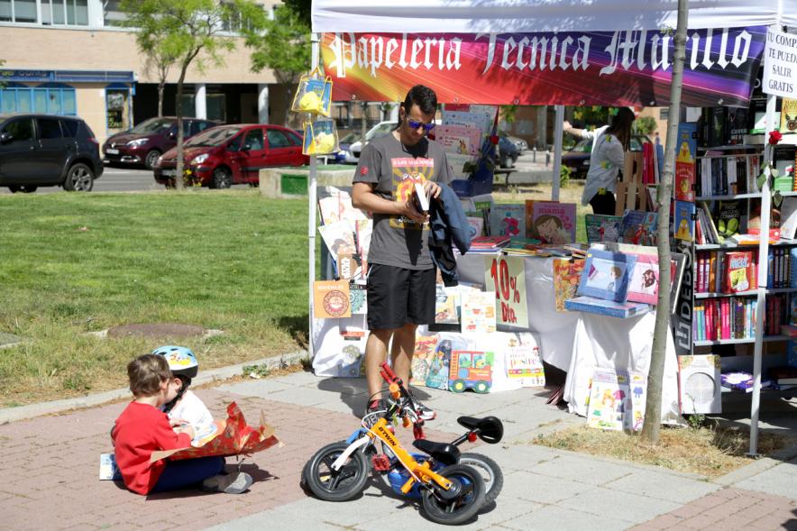 Día del Libro en el Paseo de Valdelasfuentes - Visitas  infantiles.