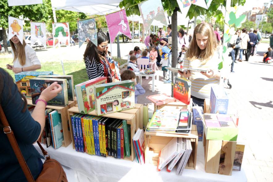 Día del Libro en el Paseo de Valdelasfuentes - Un puesto de libros.
