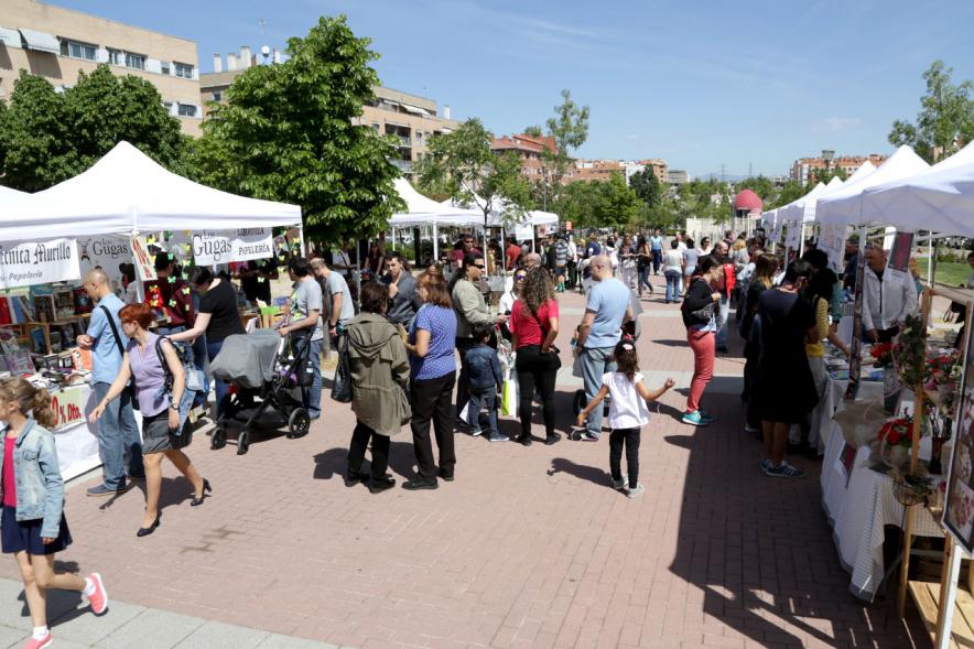 Día del Libro en el Paseo de Valdelasfuentes - Panorámica de la jornada.