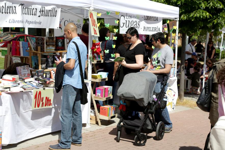 Día del Libro en el Paseo de Valdelasfuentes - Los visitantes.