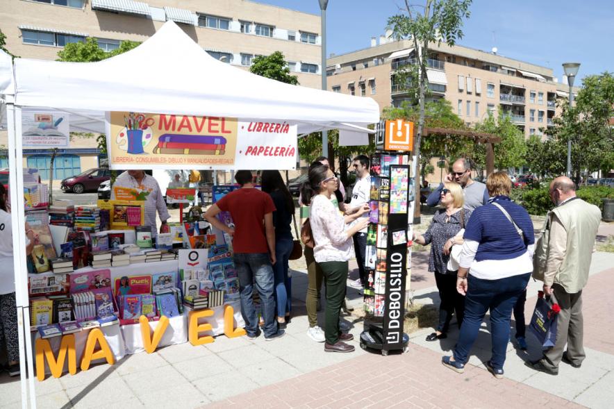 Día del Libro en el Paseo de Valdelasfuentes - Un puesto de libros.