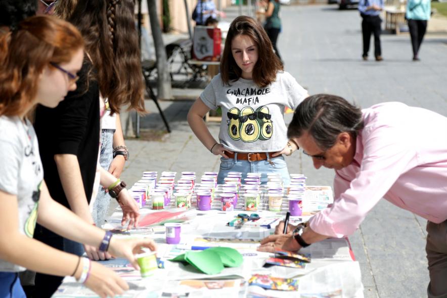 Día Mundial del Medio Ambiente - El alcalde García de Vinuesa junto con participantes del evento.